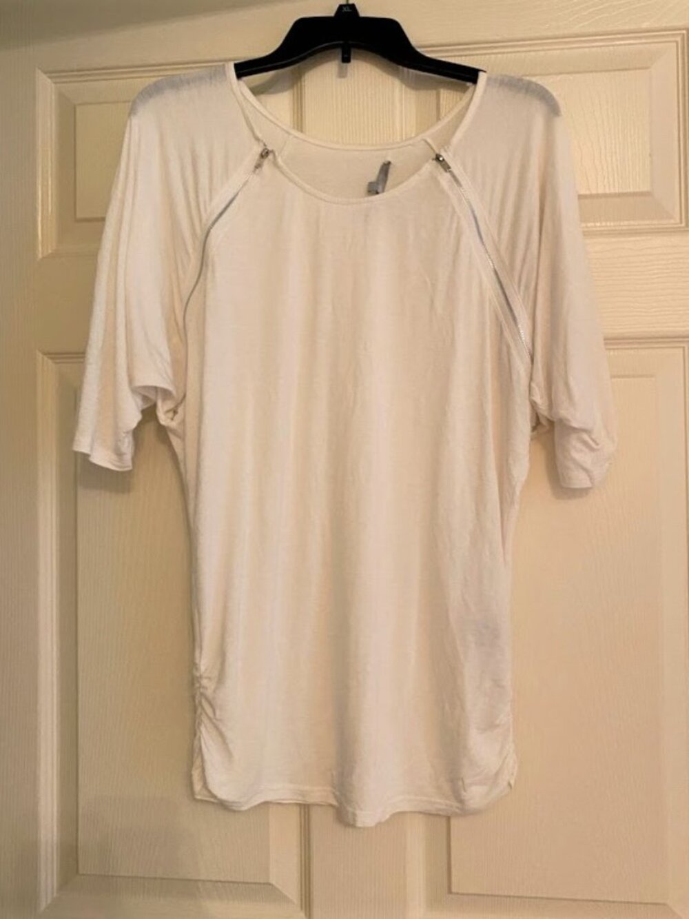 Yom Yom Short Sleeve Top w/ Diagonal Shoulder Zippers size Medium